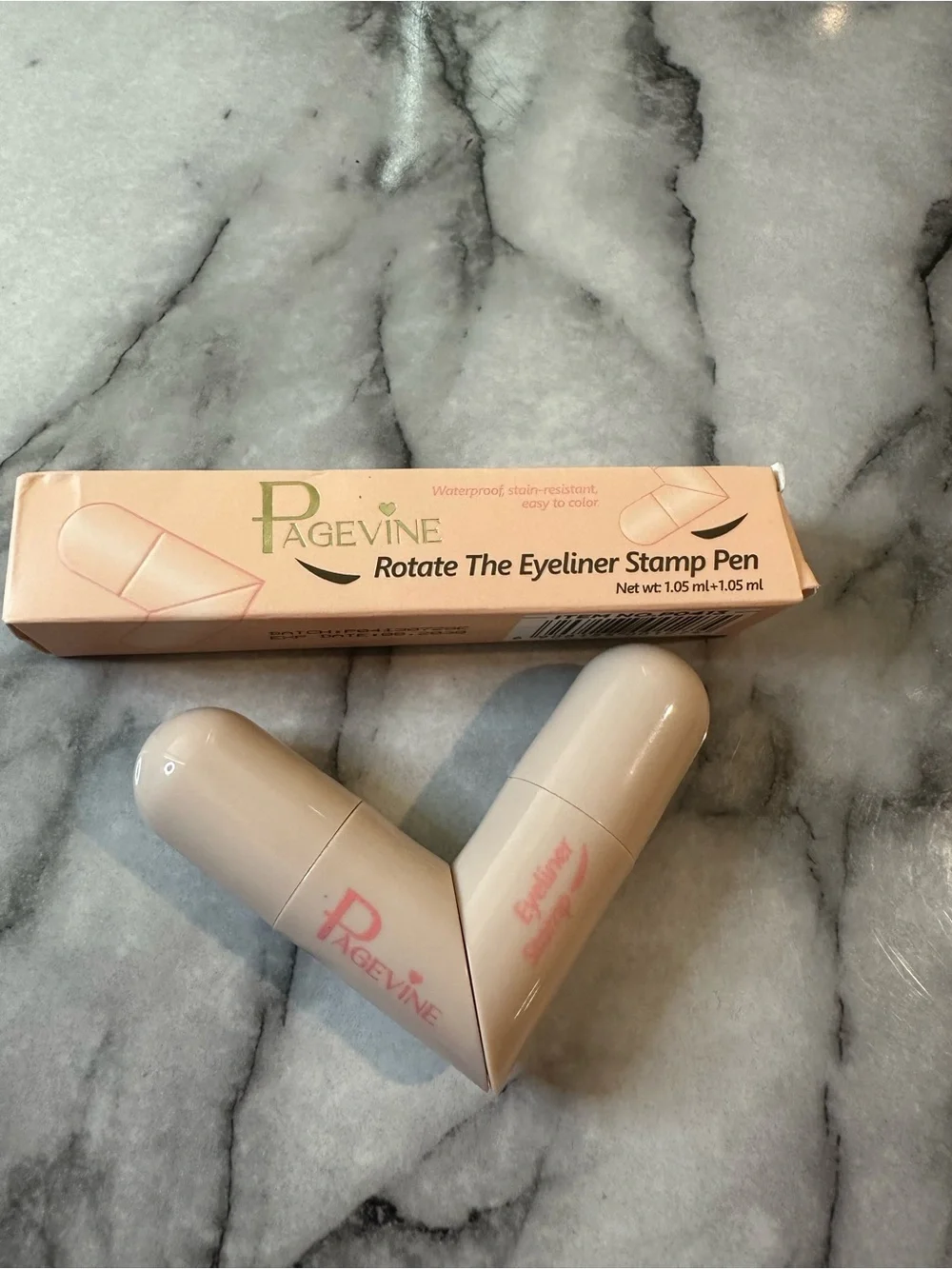 Winged Eyeliner Stamp Pen — Black